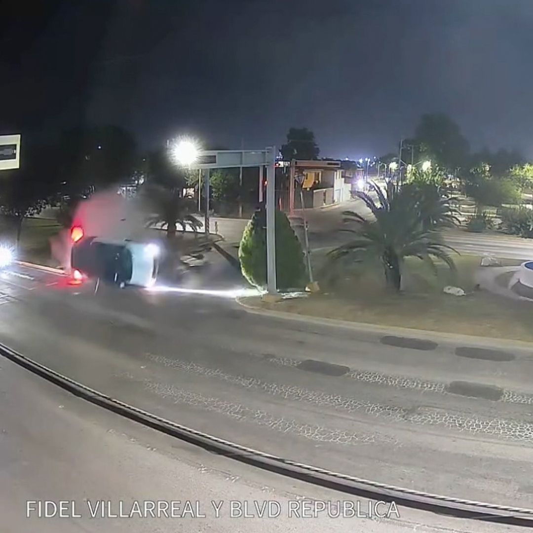 Vuelca Patrulla al Chocar Contra Vehículo en Piedras Negras; Trasladan a Detenido